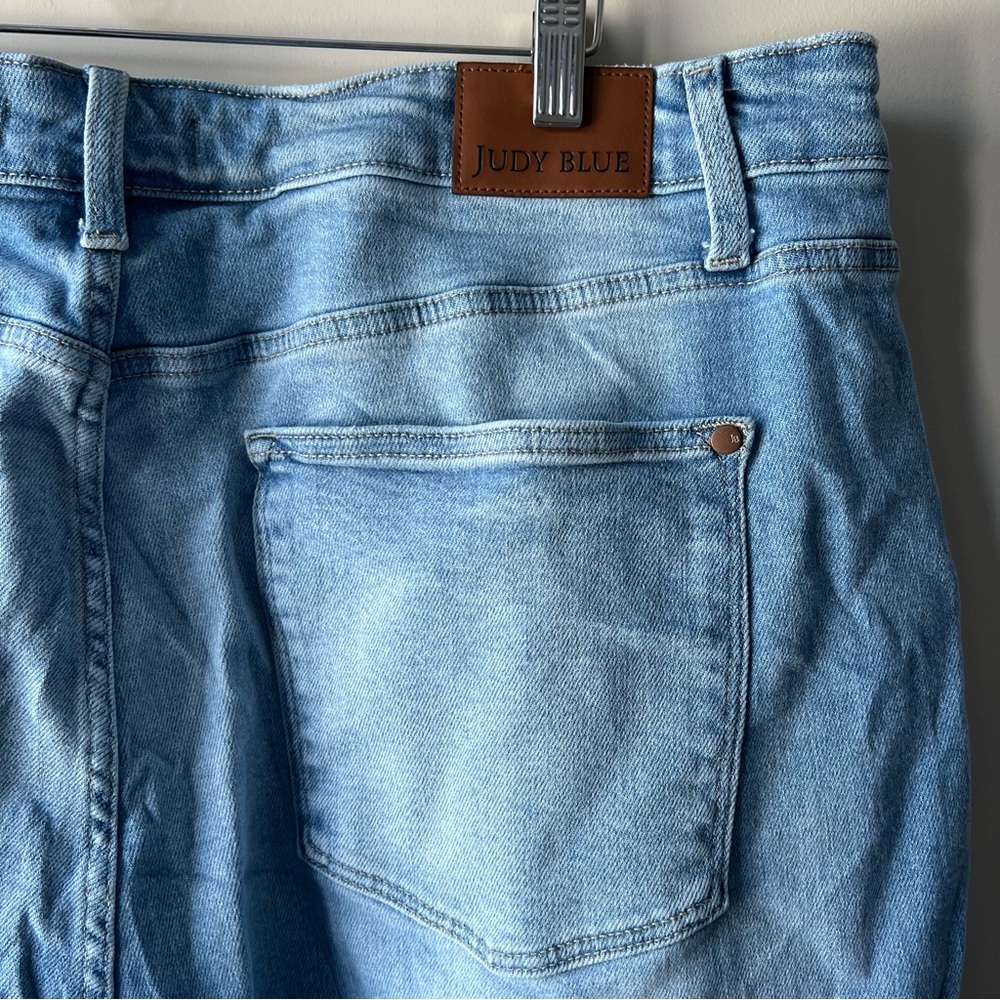 Judy Blue Star Struck Mid Rise Cuff Boyfriend Jeans blue light plus size 22 - Picture 15 of 16